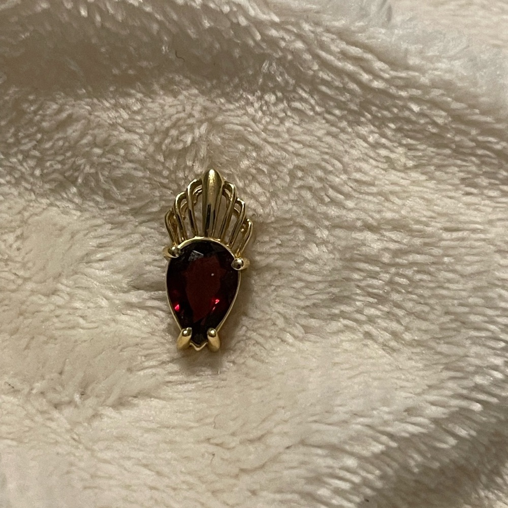 14k yellow gold garnet pendant